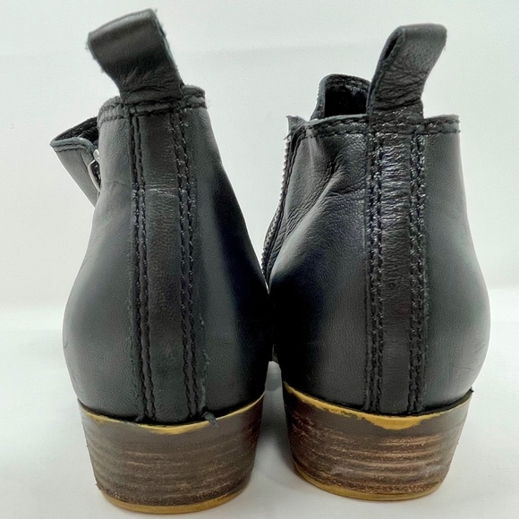 Lucky Brand Basel Black Leather Zip Side Ankle Boots Size 8M - Picture 2 of 15